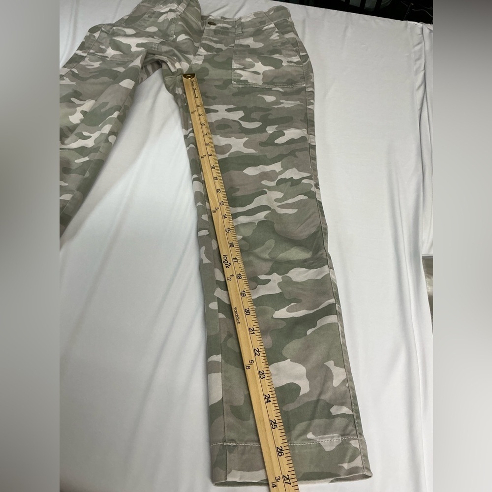GAP Women's Girlfriend Khakis Camouflage Straight Leg - Picture 9 of 10